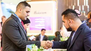 men doing a handshake